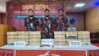 নাইক্ষ্যংছড়ির ঘুমধুম বিওপির সফল অভিযান: বিপুল ইয়াবা ও বিদেশি পিস্তল উদ্ধার