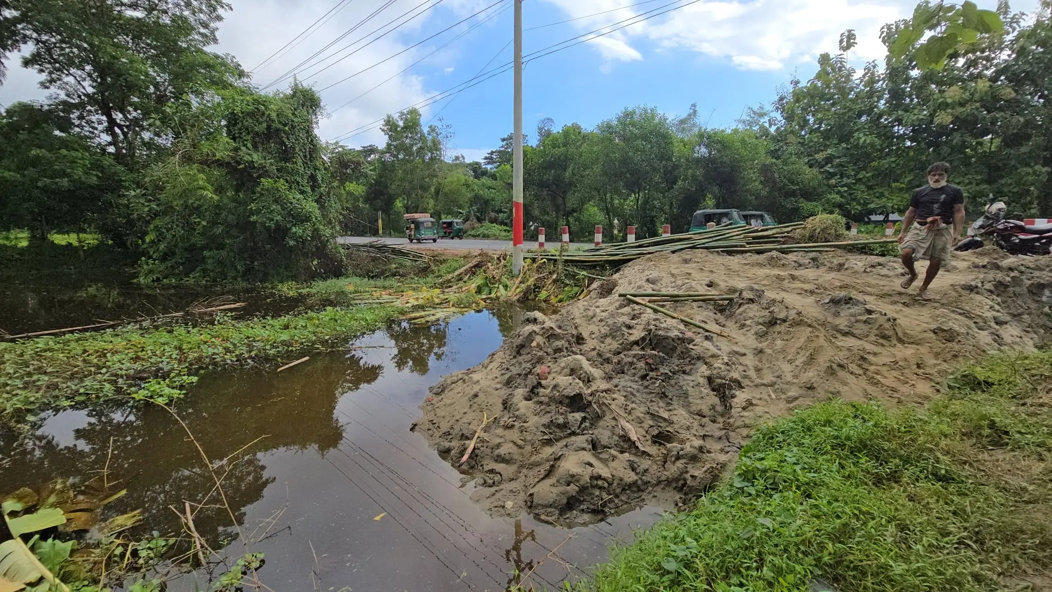 সরকারি পুকুর ভরাটের অভিযোগ জামায়াত নেতার বিরুদ্ধে