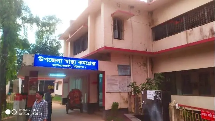 হাটহাজারী উপজেলা স্বাস্থ্য কমপ্লেক্স: এক মাসের ছুটি নিয়ে স্টোরকিপারের দুই মাসেও মেলেনি দেখা, যুক্ত ধর্মীয় সংগঠনে; মেয়াদোত্তীর্ণ ওষুধে ঝুঁকি