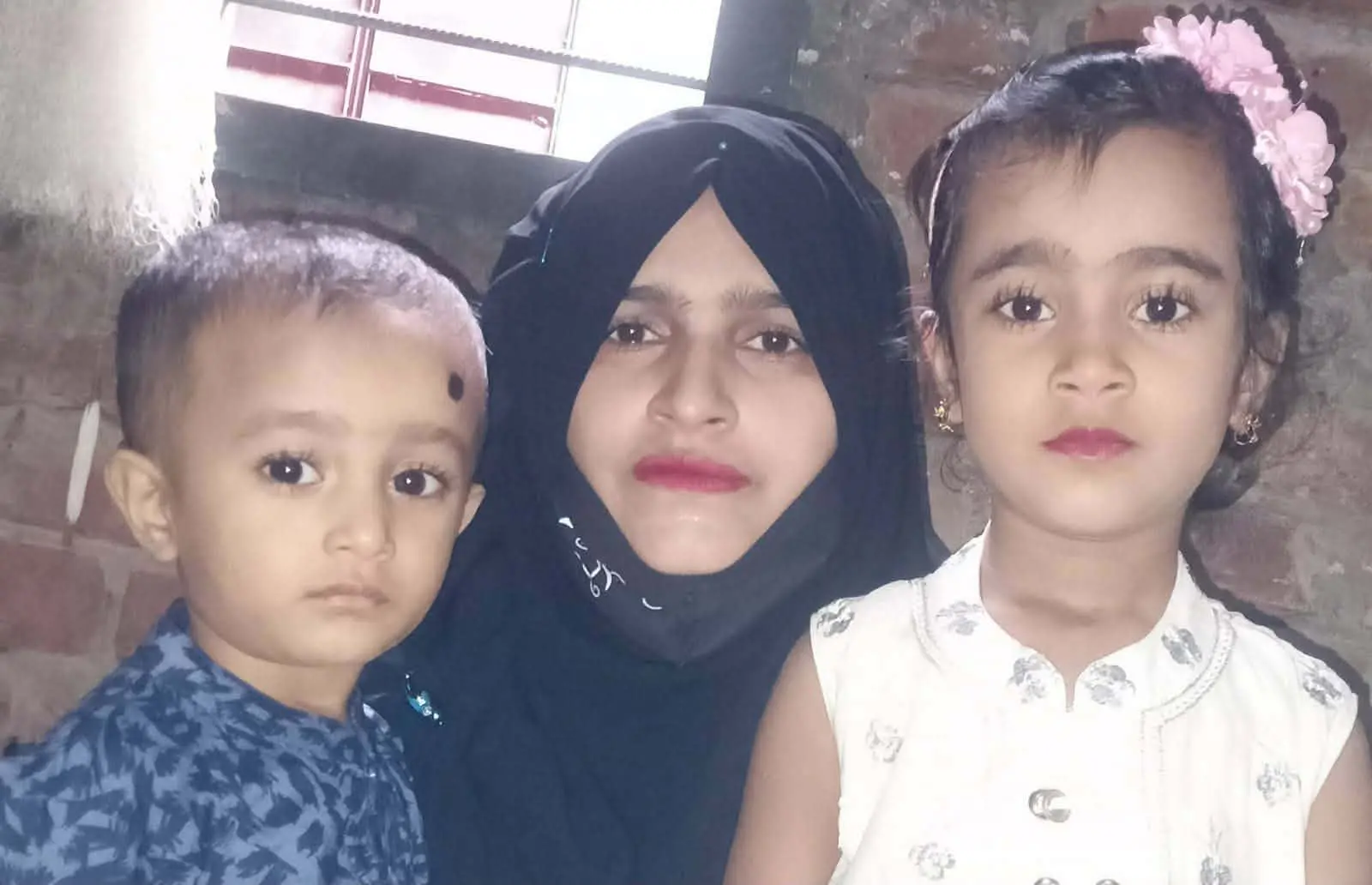 ক্যানসার আক্রান্ত ২ সন্তানের জননী ইয়াসমিনকে বাঁচাতে সাহায্যের আবেদন