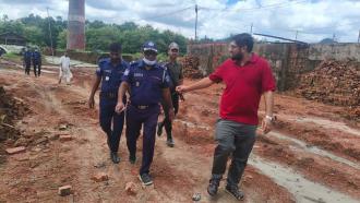 সংবাদ প্রকাশের পর লামার ফাইতংয়ে অবৈধভাবে পাহাড় কাটায় ৫ ইটভাটাকে সাড়ে ৩ লাখ টাকা জরিমানা