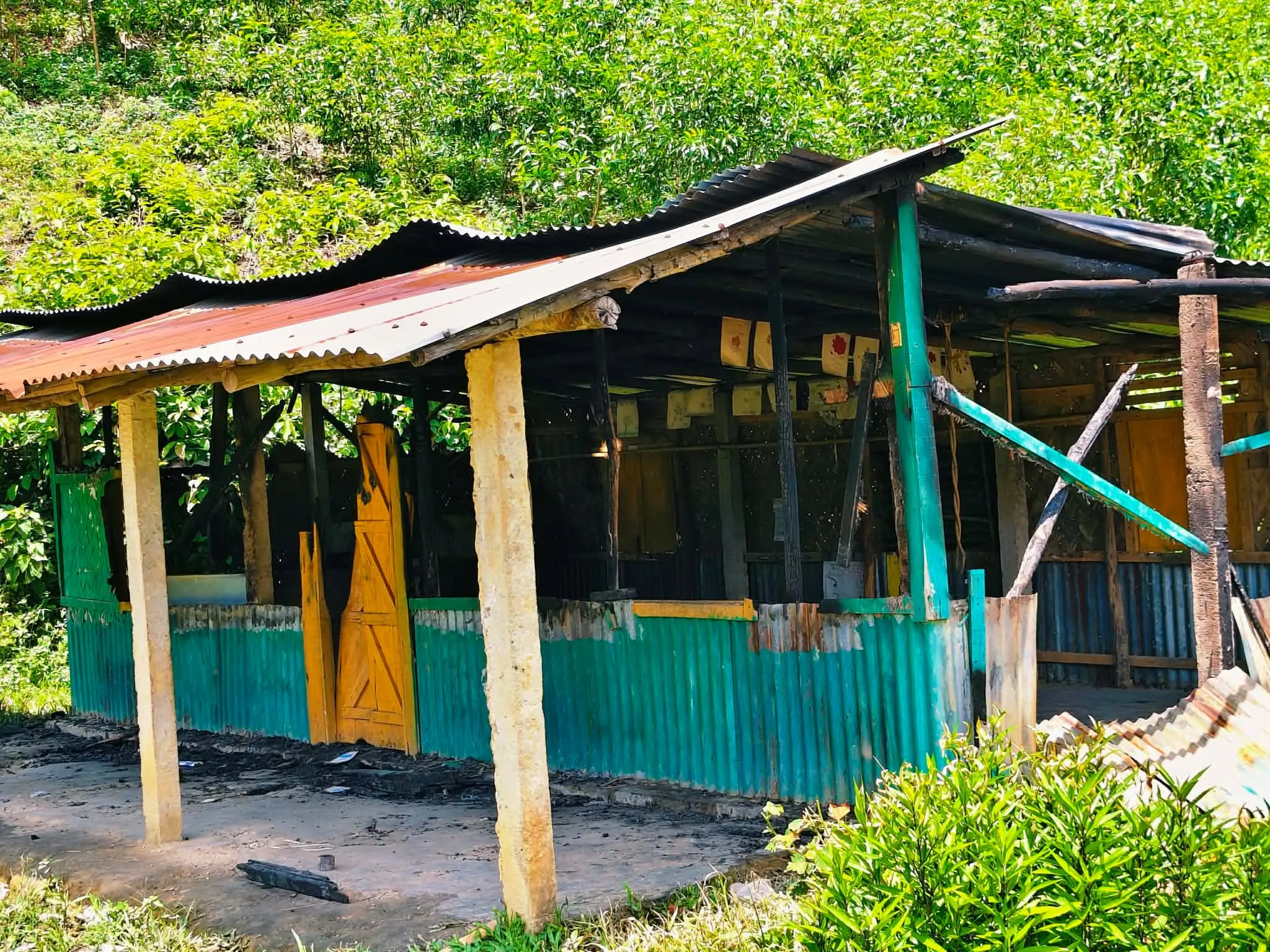 লামায় পাড়াকেন্দ্র আগুনে পুড়িয়ে দেওয়ার অভিযোগ