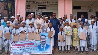 পটিয়ায় মাদ্রাসার এতিম শিক্ষার্থীদের মধ্যে শিক্ষা সামগ্রী ও পুরস্কার বিতরণ