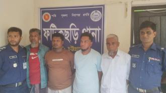 ফটিকছড়িতে পুলিশ-সন্ত্রাসী বন্দুকযুদ্ধ, কালা মোবারকসহ গ্রেপ্তার ৪ আগ্নেয়াস্ত্র ও গুলি উদ্ধার