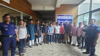 কক্সবাজারের কথা বলে নিয়ে আসা হয় আনোয়ারায়, যুবলীগের ব্যানার নিয়ে শিশু-কিশোরসহ গ্রেপ্তার ২৩