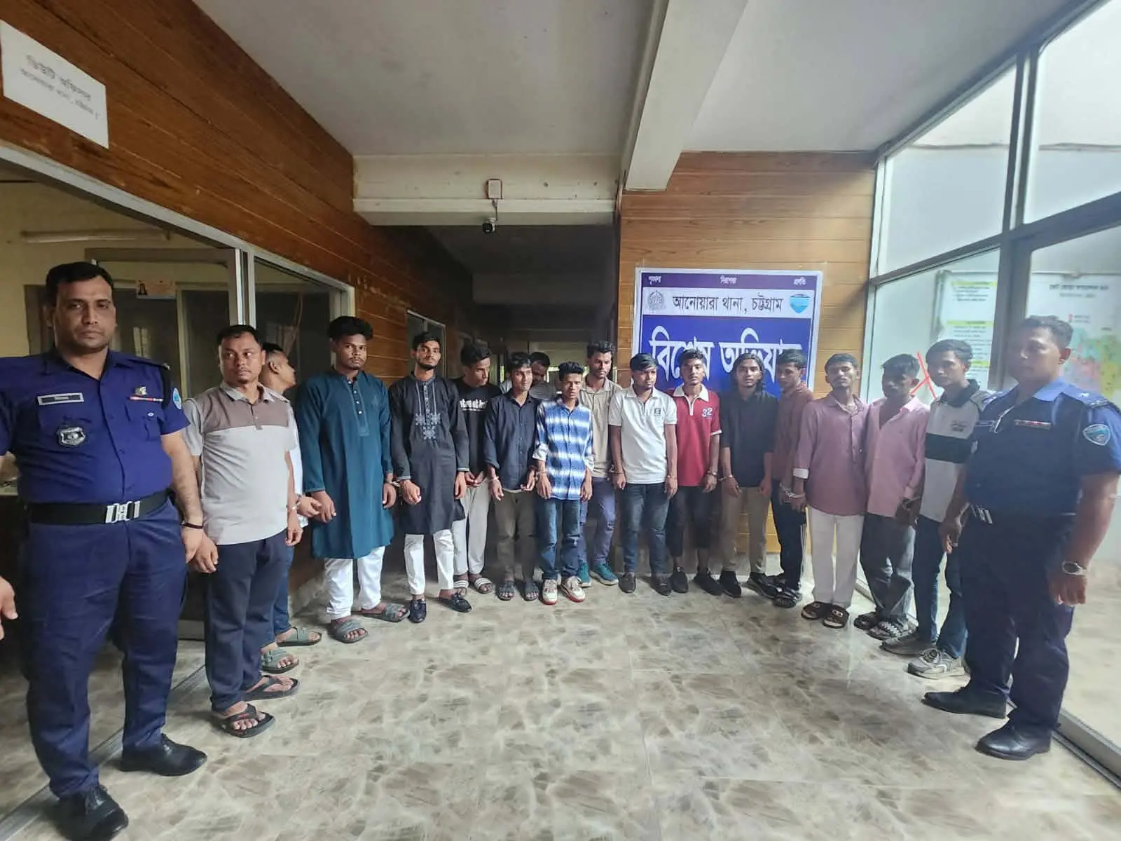কক্সবাজারের কথা বলে নিয়ে আসা হয় আনোয়ারায়, যুবলীগের ব্যানার নিয়ে শিশু-কিশোরসহ গ্রেপ্তার ২৩