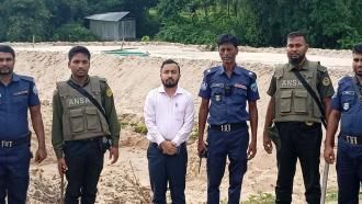 ফটিকছড়ির কুতুবছড়িতে বালু লুট, অভিযানে ড্রেজার জব্দ