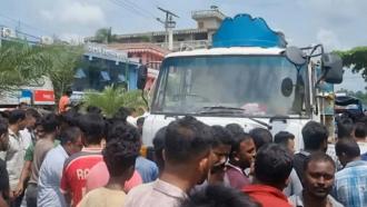 রাউজানে ট্রাকচাপায় সাবেক ইউপি সদস্য নিহত, সড়ক অবরোধ
