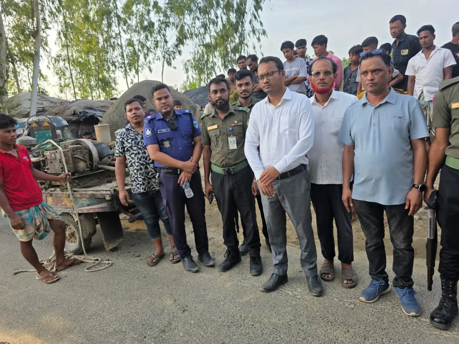 মাতামুহুরীতে অবৈধ বালু উত্তোলন, দুটি শ্যালো মেশিন জব্দ