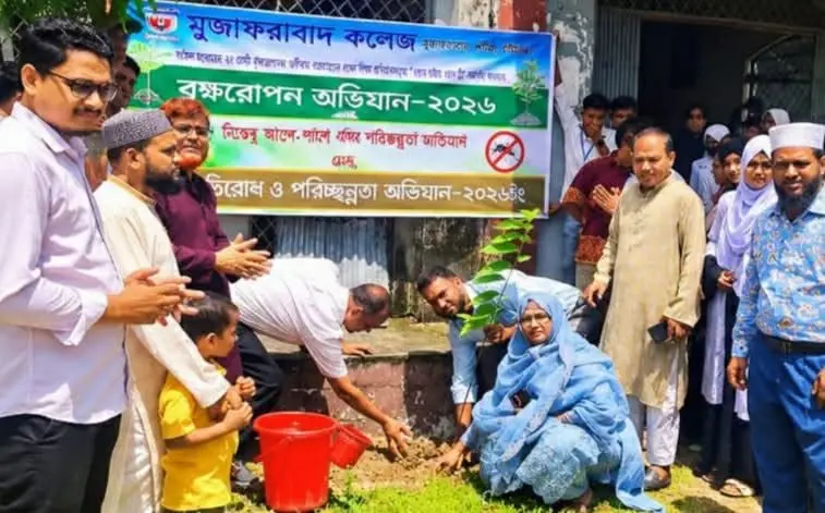 পটিয়ার মুজাফফরাবাদ কলেজে বৃক্ষরোপণ ও ডেঙ্গু প্রতিরোধ অভিযান
