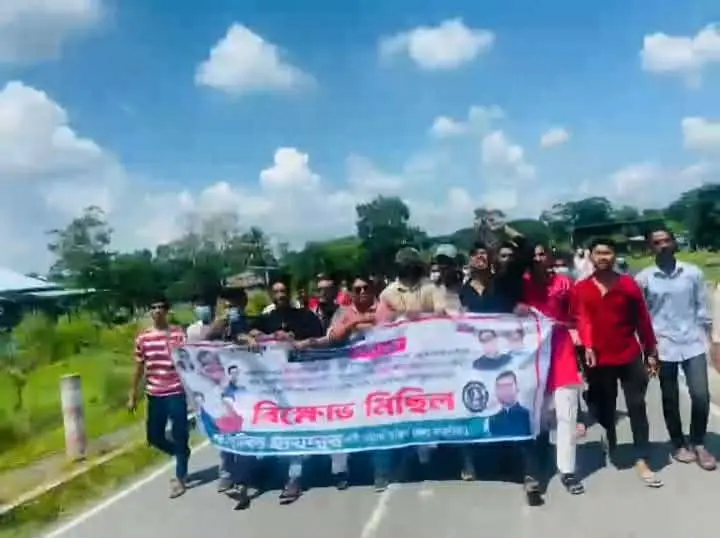 আনোয়ারায় নিষিদ্ধঘোষিত সংগঠন ছাত্রলীগের ঝটিকা মিছিল