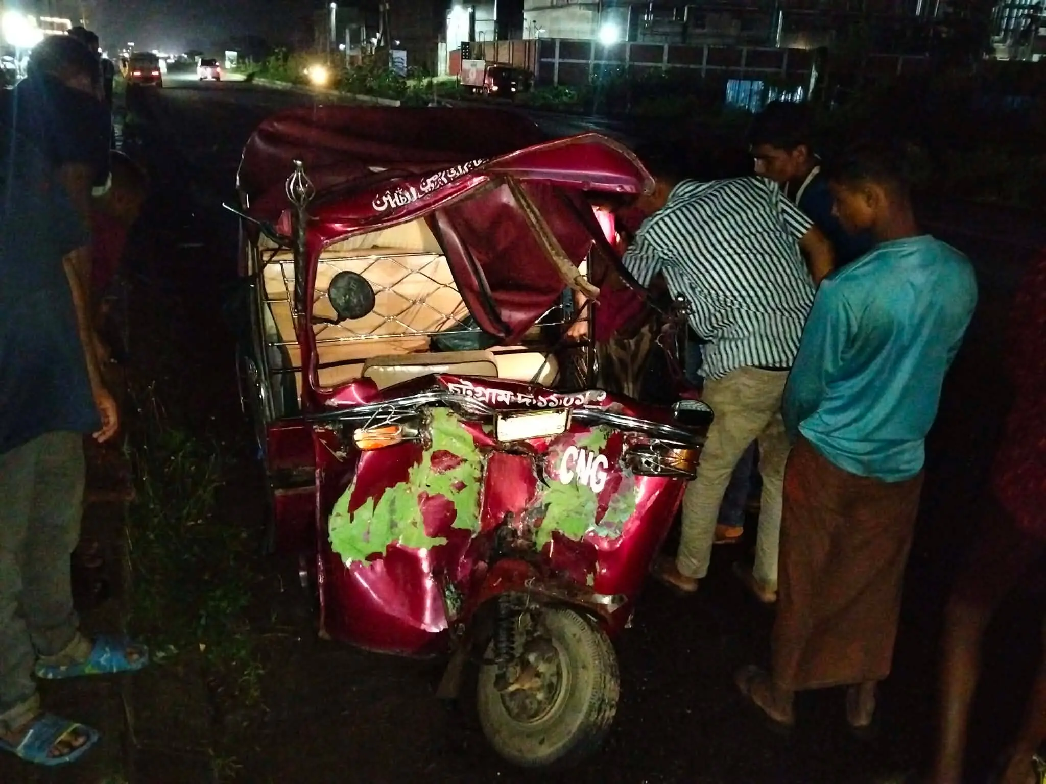 আনোয়ারায় ইটবাহী ট্রাক-সিএনজি সংঘর্ষে আহত ৪