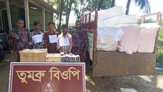 নাইক্ষ্যংছড়ির ঘুমধুম সীমান্তে ট্রাকভর্তি ওষুধসহ আটক ৩