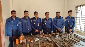 ঈদগড়ে আইনশৃঙ্খলা রক্ষায় দায়িত্বশীল ভূমিকা রাখছেন এসআই খোরশেদ