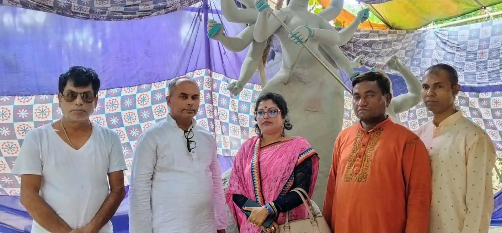 বাঁশখালীতে পূজা মণ্ডপের প্রস্তুতি পরিদর্শন করলেন পূজা কমিটির নেতারা