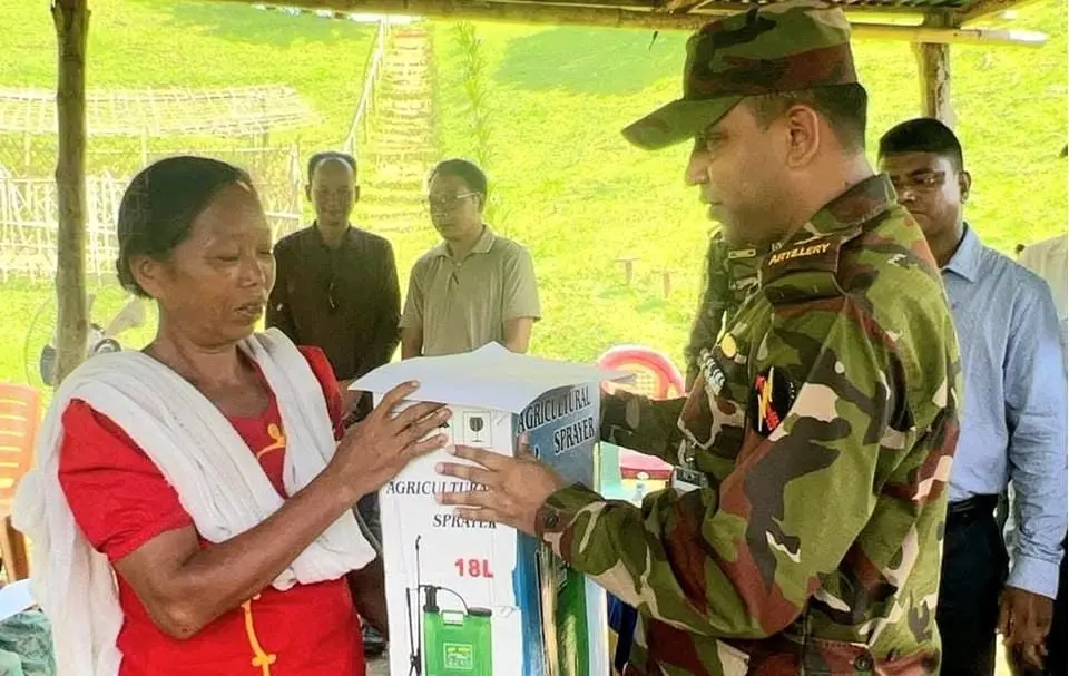 লক্ষ্মীছড়িতে সেনাবাহিনীর উদ্যোগে আয়োজিত প্রান্তিক কৃষি ব্যবস্থাপনা প্রশিক্ষণ সমাপনীতে উপকরণ ও সনদ বিতরণ