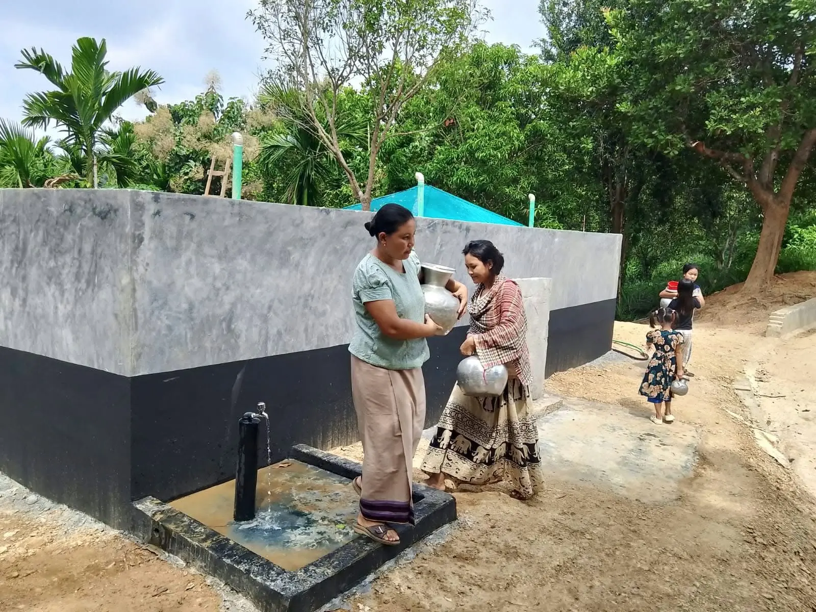 রুমায় পানির সংকট স্থায়ীভাবে নিরসনে ১ লক্ষ লিটার ধারণক্ষমতার ওয়াটার রিজার্ভার নির্মাণ করল বাংলাদেশ সেনাবাহিনী