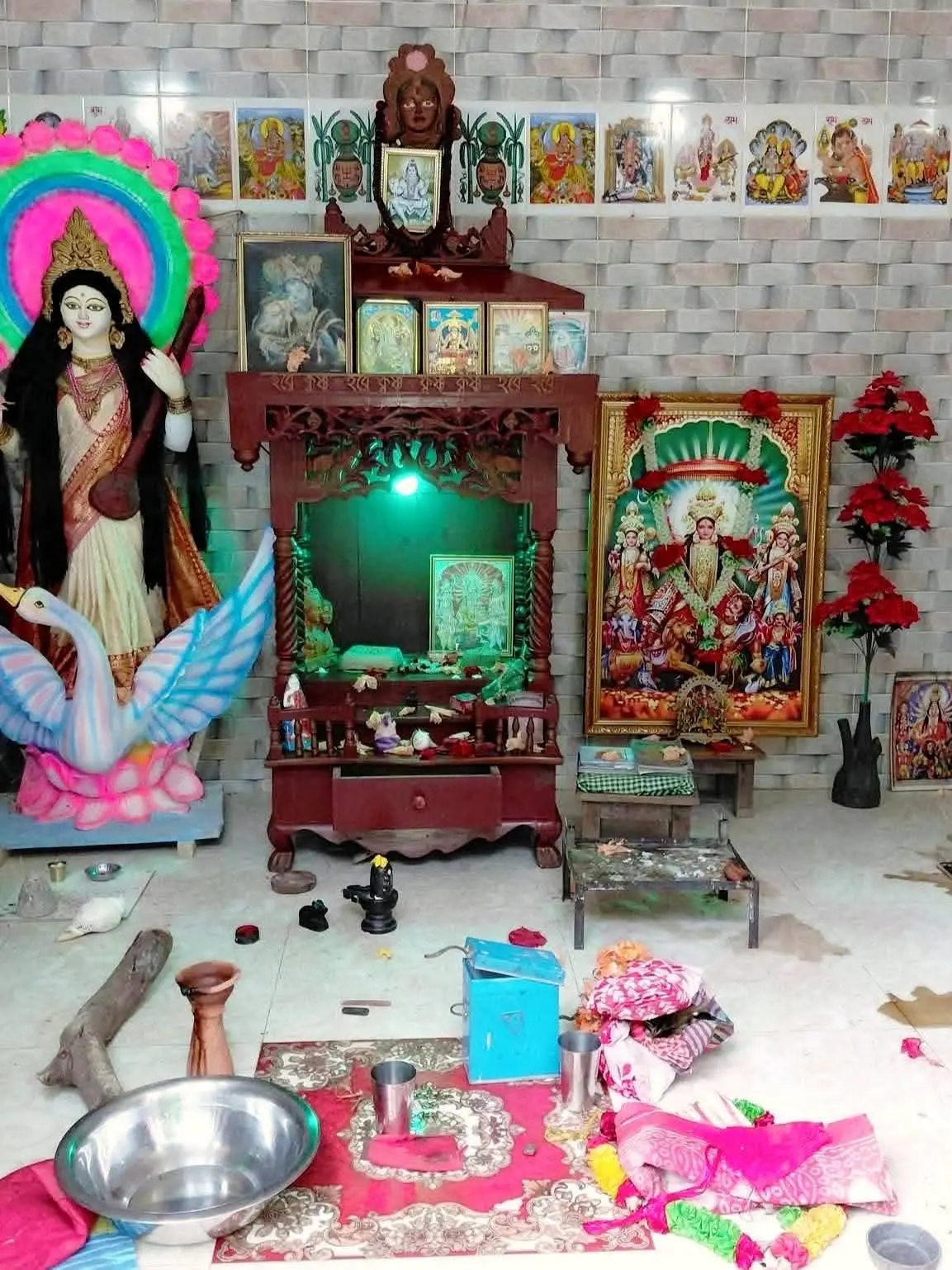 ফটিকছড়িতে মন্দিরে চুরি, স্বর্ণালংকারসহ পূজার সামগ্রী লুট