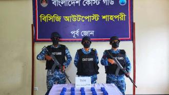 শাহপরীর দ্বীপে কোস্ট গার্ডের অভিযান: ৩০ হাজার ইয়াবা উদ্ধার