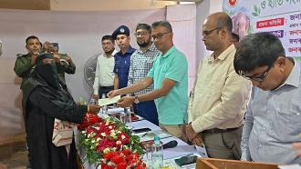লামায় বন্যহাতির আক্রমণে ক্ষতিগ্রস্ত ৬৬ জনের মাঝে ২১ লাখ ৫৯ হাজার টাকার চেক বিতরণ