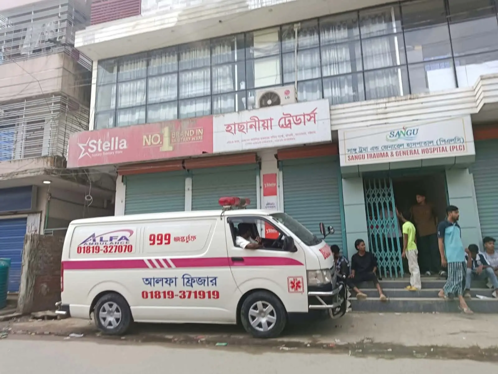 আনোয়ারায় ভুল চিকিৎসায় শিশুর মৃত্যুর অভিযোগ, লাশ নিয়ে হাসপাতাল ঘেরাও: ১৩ ঘণ্টা ধরে হাসপাতালে পড়ে রয়েছে মরদেহ!