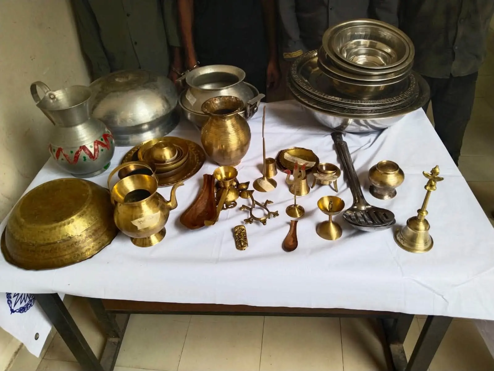 ফটিকছড়িতে দুই মন্দিরে চুরির রহস্য উদ্ঘাটন, চার গ্রেপ্তার; মালামাল, নগদ টাকা ও সিএনজি উদ্ধার