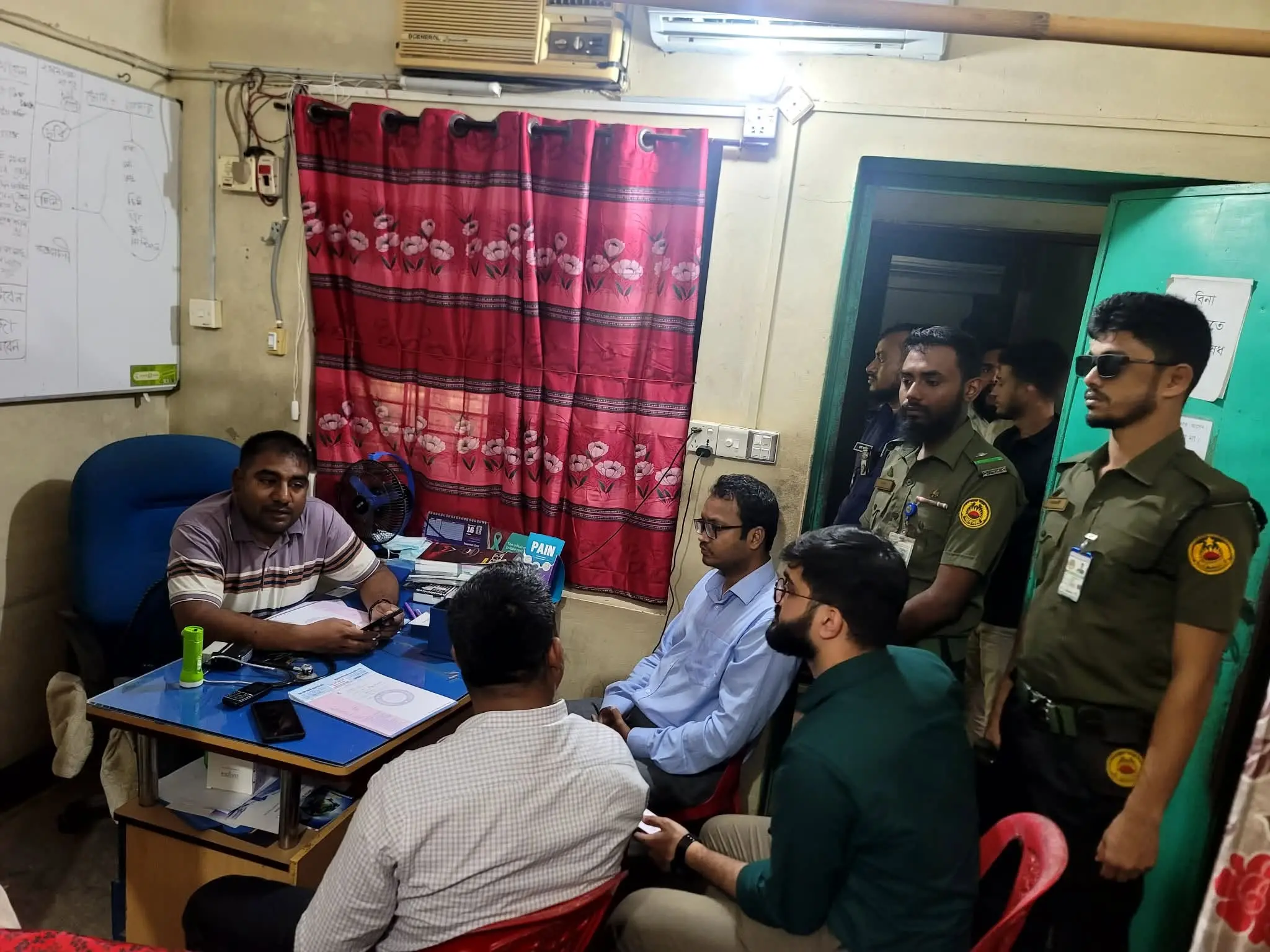 চকরিয়ায় ভুয়া চিকিৎসক ও অবৈধ ডায়াগনস্টিক সেন্টারে ভ্রাম্যমাণ আদালতের অভিযান: ১ লাখ ৮৫ হাজার টাকা জরিমানা
