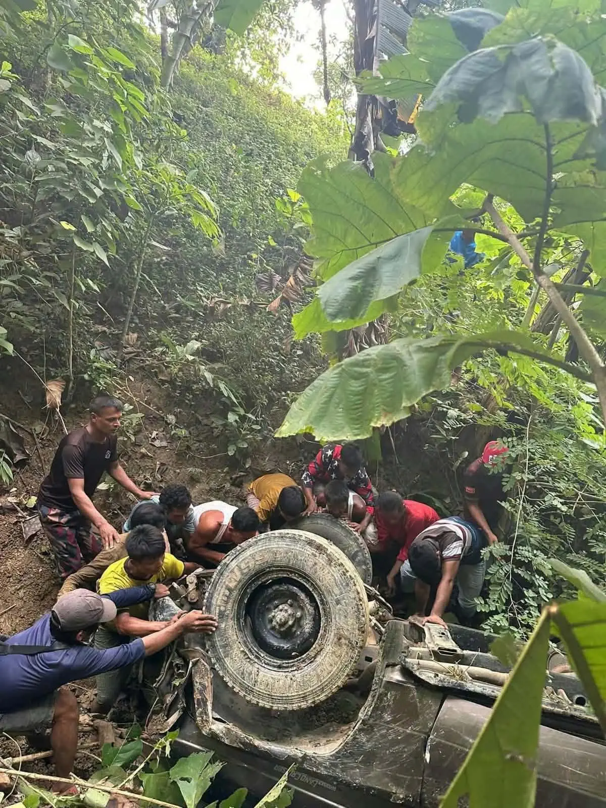 থানচিতে পর্যটকবাহী চাঁদের গাড়ি দুর্ঘটনায় নিহত ২, আহত ৫