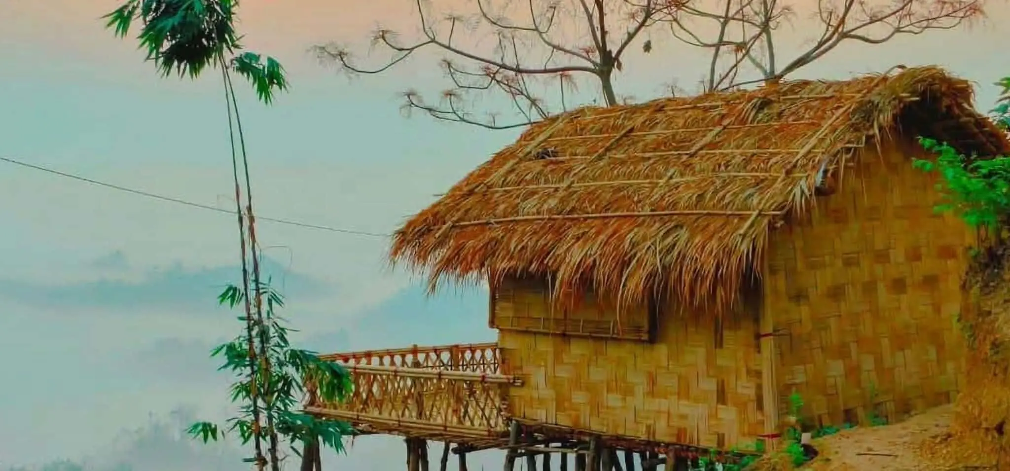 পাহাড়-পর্বতে ট্যুরিস্টের ভালোলাগার গল্প: মেঘ-পাহাড়ের হাতছানি, ঝরনার কলতান আর সবুজের নৈসর্গিক সৌন্দর্যে মুগ্ধ পর্যটকরা