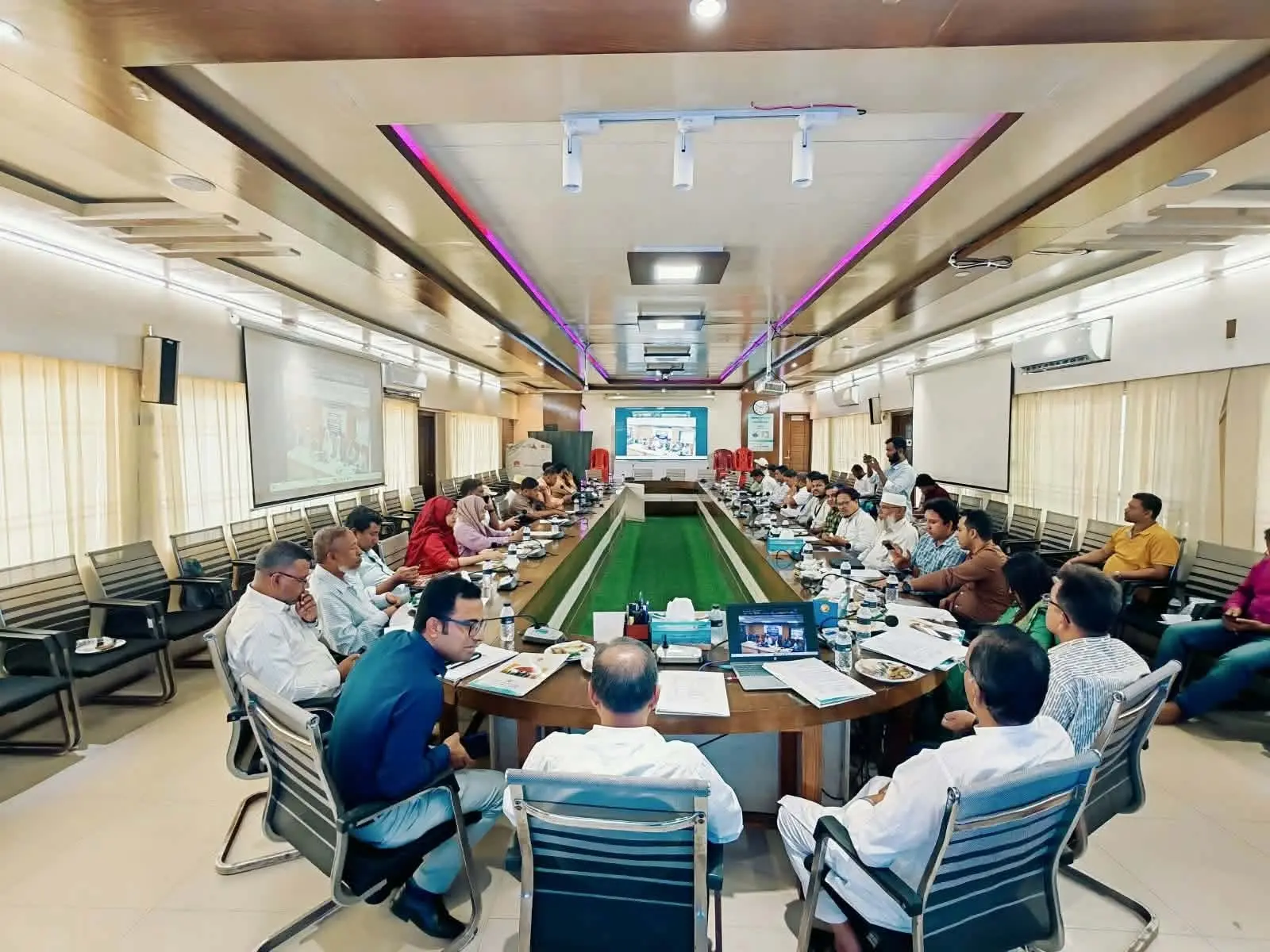 কক্সবাজারে ফ্যামিলি কার্ডের তথ্য সংগ্রহ শুরু: জেলায় ৬ লাখ ৫১ হাজার পরিবারের তথ্য সংগ্রহে ৮৫৩ কর্মী