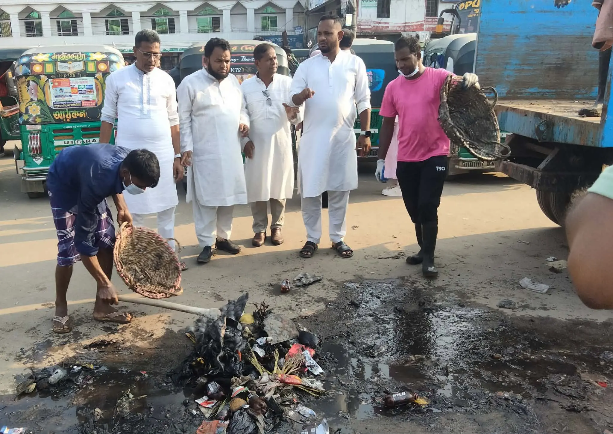 পরিচ্ছন্ন কেরানীহাট গড়ার লক্ষ্যে পরিচ্ছন্নতা অভিযান