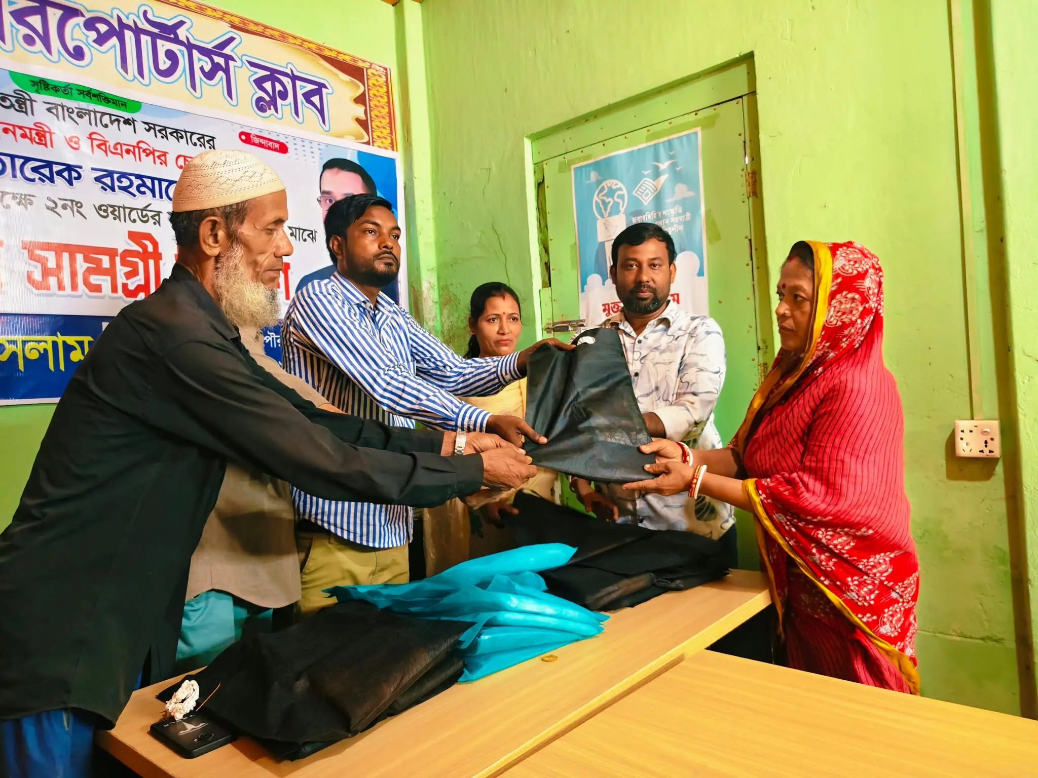 শারদীয় দুর্গাপূজা উপলক্ষে একশত পরিবারের মাঝে লামায় উপহারসামগ্রী বিতরণ