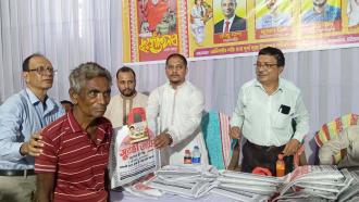 সাতকানিয়ার আমিলাইষে শারদীয় দুর্গোৎসব উপলক্ষে সনাতন ধর্মাবলম্বীদের মধ্যে বস্ত্র বিতরণ