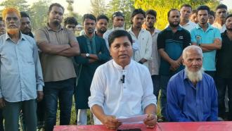 বাঁশখালীতে বিএনপি নেতার মাছ লুটের সংবাদ মিথ্যা, ছবি এআই দিয়ে তৈরি: দেলোয়ার আজীম