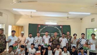 রুমায় আত্মকর্মসংস্থান সৃষ্টিতে বেকার যুবকদের দক্ষতা উন্নয়নে সেনাবাহিনীর উদ্যোগে মোবাইল ফোন মেরামত প্রশিক্ষণ সম্পন্ন