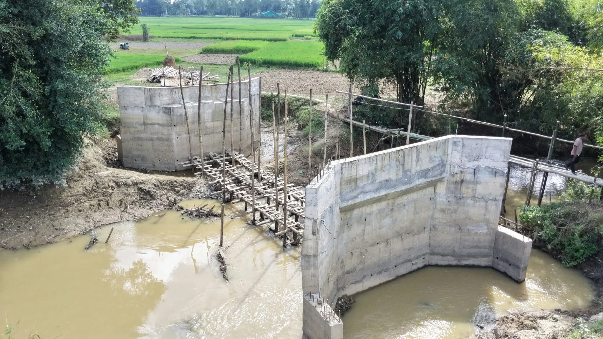 দুই দফা মেয়াদ শেষ, তবু অসমাপ্ত সেতুর কাজ—কাঠগড়ায় ঠিকাদার