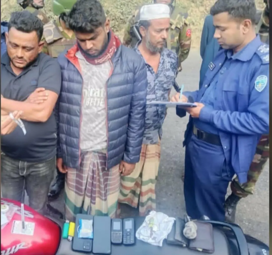 বান্দরবানে ইয়াবাসহ দুই মাদক কারবারিকে গ্রেপ্তার করল সেনাবাহিনী