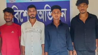 লোহাগাড়ায় সন্ত্রাসবিরোধী আইনে ৪ যুবক গ্রেপ্তার