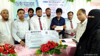 লোহাগাড়ায় মৃত্যুদাবির চেক হস্তান্তর করল প্রাইম ইন্স্যুরেন্স