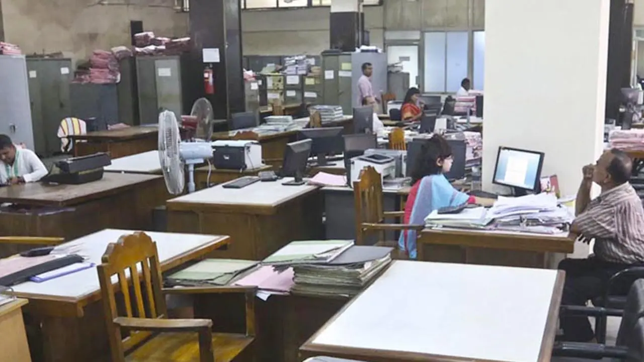 ঈদের সাত দিনের ছুটি শেষে মঙ্গলবার খুলছে ব্যাংক-অফিস-আদালত