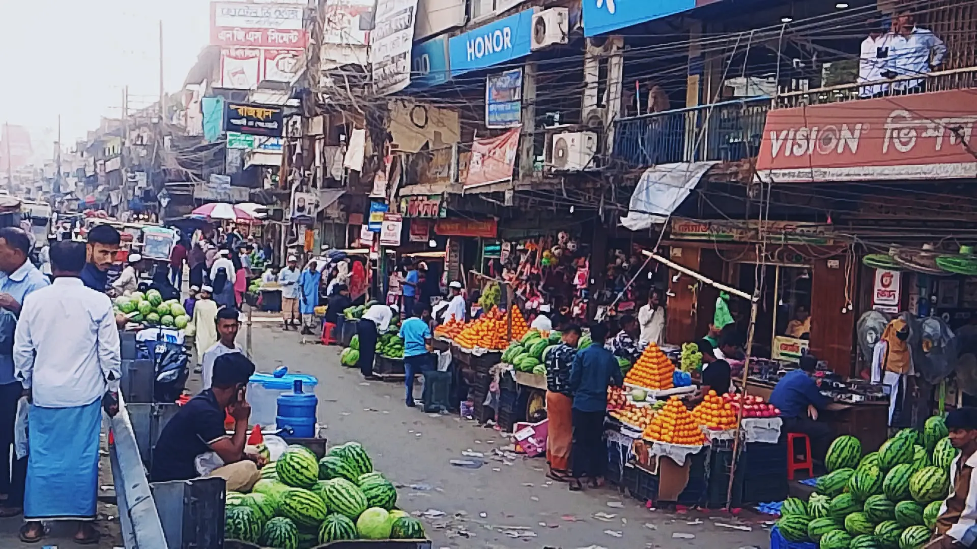 চকরিয়ার ফুটপাতে দৈনিক অর্ধলাখ টাকা চাঁদাবাজি