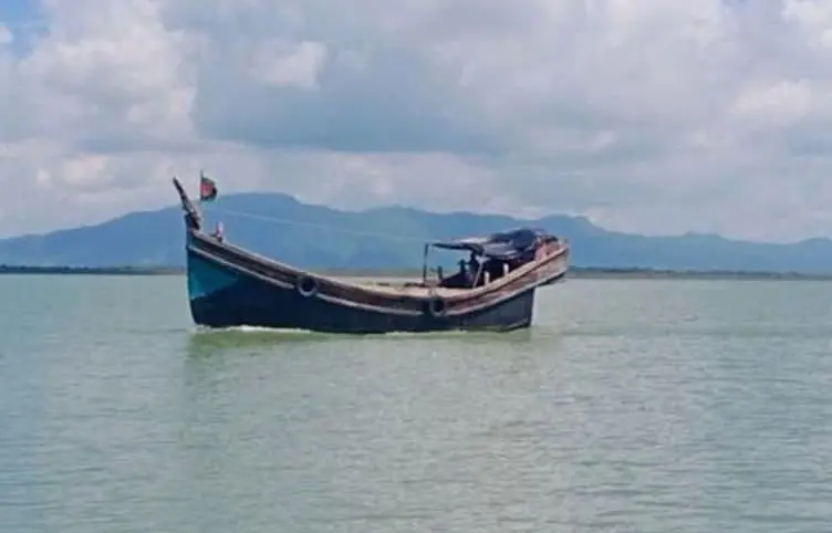 টেকনাফ নাফ নদ থেকে ৩ নৌকাসহ ১৩ জেলেকে ধরে নিয়ে গেছে আরাকান আর্মি