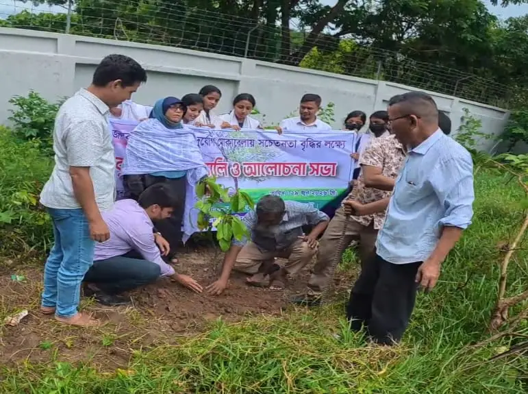 লামা আদর্শ বালিকা উচ্চ বিদ্যালয়ে বৃক্ষরোপণ র‍্যালি ও আলোচনা সভা