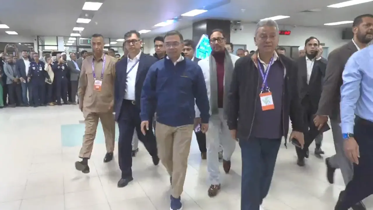 ২১ বছর পর চট্টগ্রামে তারেক রহমান, বিমানবন্দরে লাখো মানুষের সংবর্ধনা