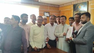 সীতাকুণ্ডে খুচরা সার বিক্রেতাদের স্মারকলিপি প্রদান