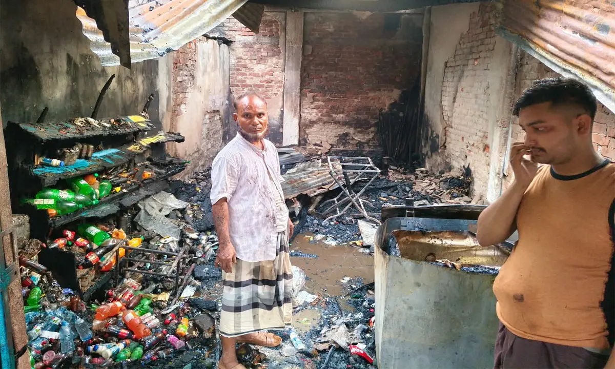 চৌয়ারফাঁড়ি বাজারে আগুন, পুড়ল ৩ দোকান