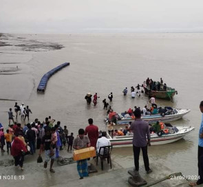 সন্দ্বীপের গুপ্তছড়া ঘাটে ২ দিন না যেতে ড্রামের ব্রীজ অকার্যকর, যাত্রীদের  দূর্ভোগ