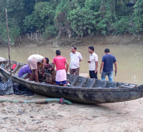 চকরিয়ায় অবৈধ বালু উত্তোলন বন্ধে প্রশাসনের অভিযান : গাড়ী ও মেশিন জব্দ