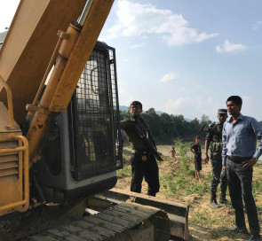 আলীকদমে বালু উত্তোলন কাজে ব্যবহৃিত এস্কেবেটর জব্দ করলেন ইউএনও