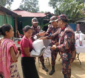 নববর্ষের উপলক্ষে বিজিবি'র অসহায় মানুষের মাঝে মানবিক সহায়তা